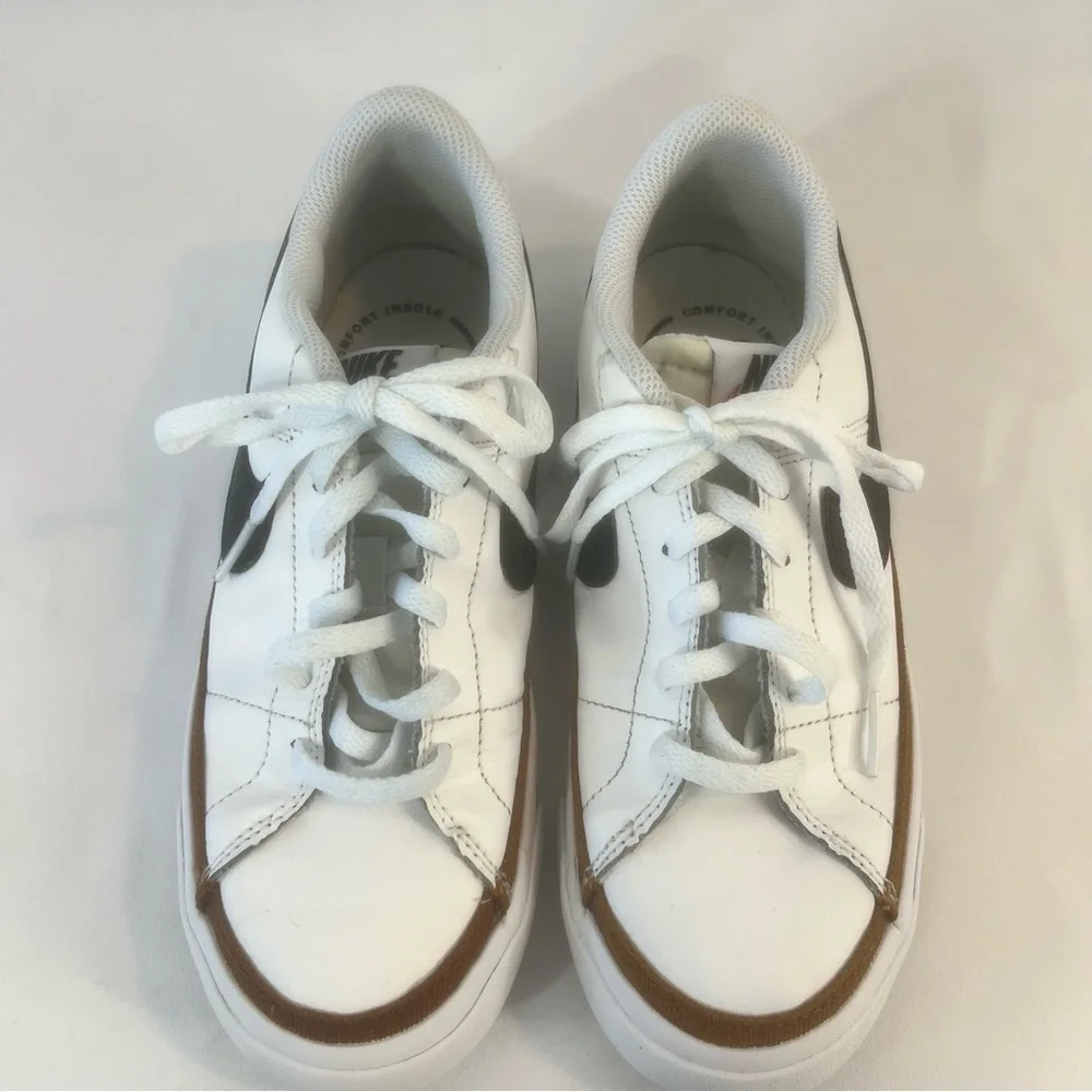 Nike Kids White and Black Sneakers size: US 4 Y